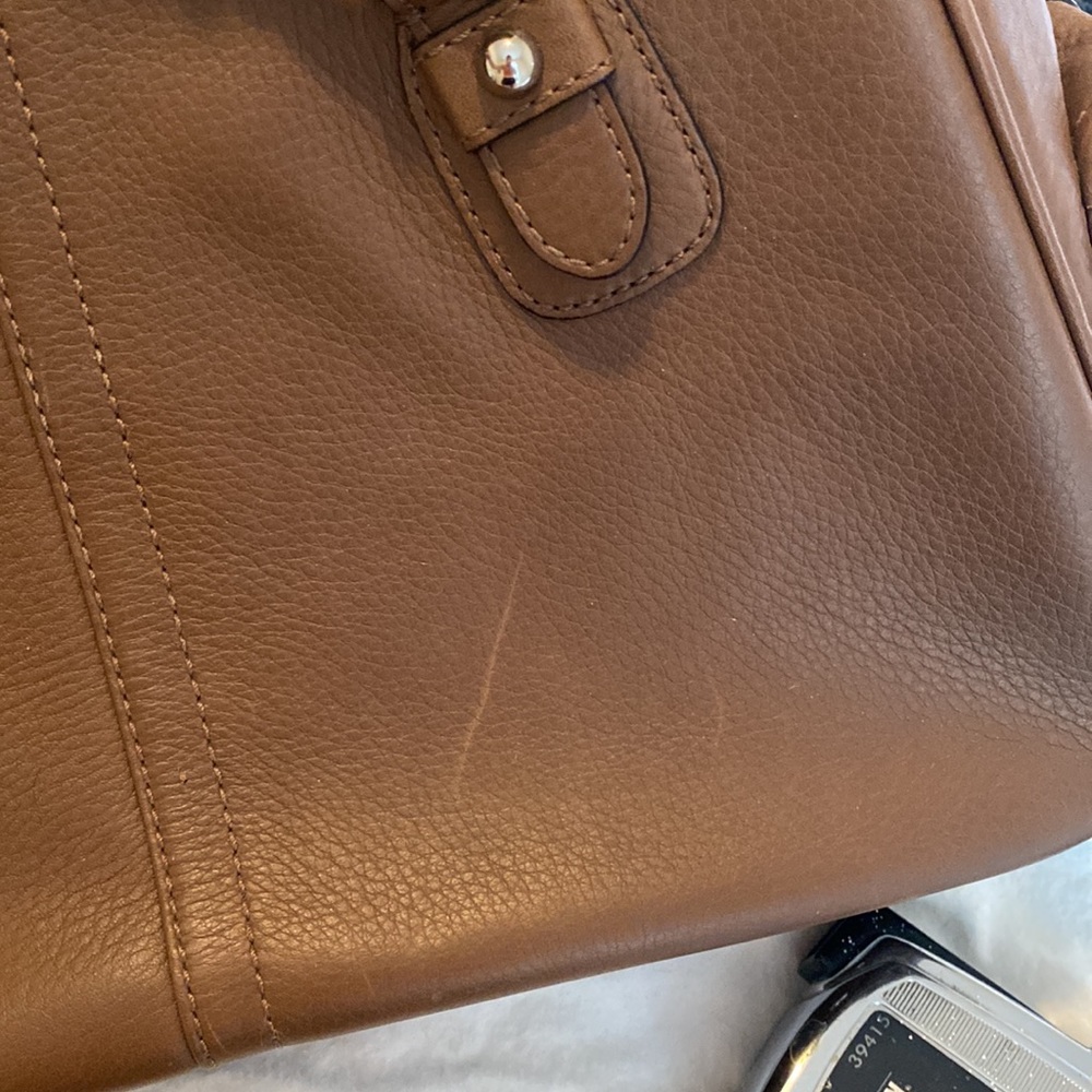 Banana republic women’s leather long shoulder bag. Great for travel! - Picture 7 of 8